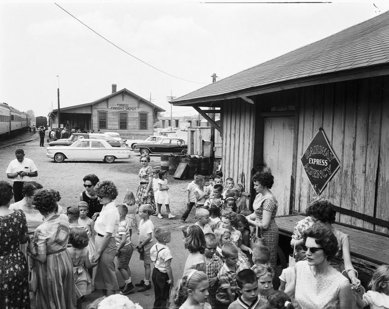 Kids return from a train trip on May 17, 1962, in Amory, Miss. Photo by Bonny Parham / courtesy Amory Regional Museum