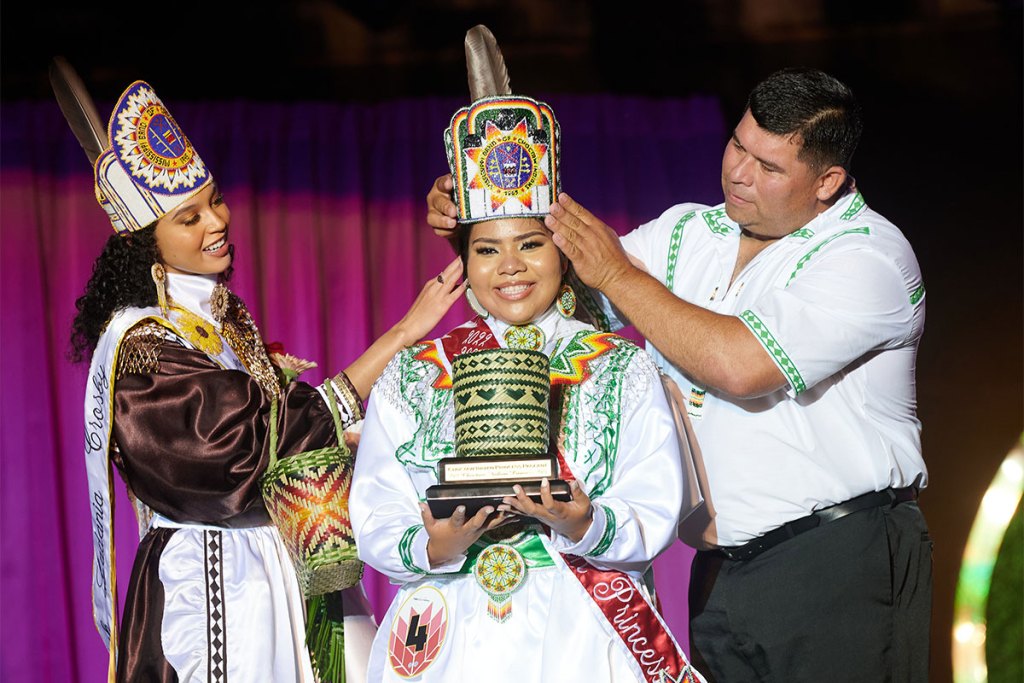 The new Choctaw Indian Princess being crowned