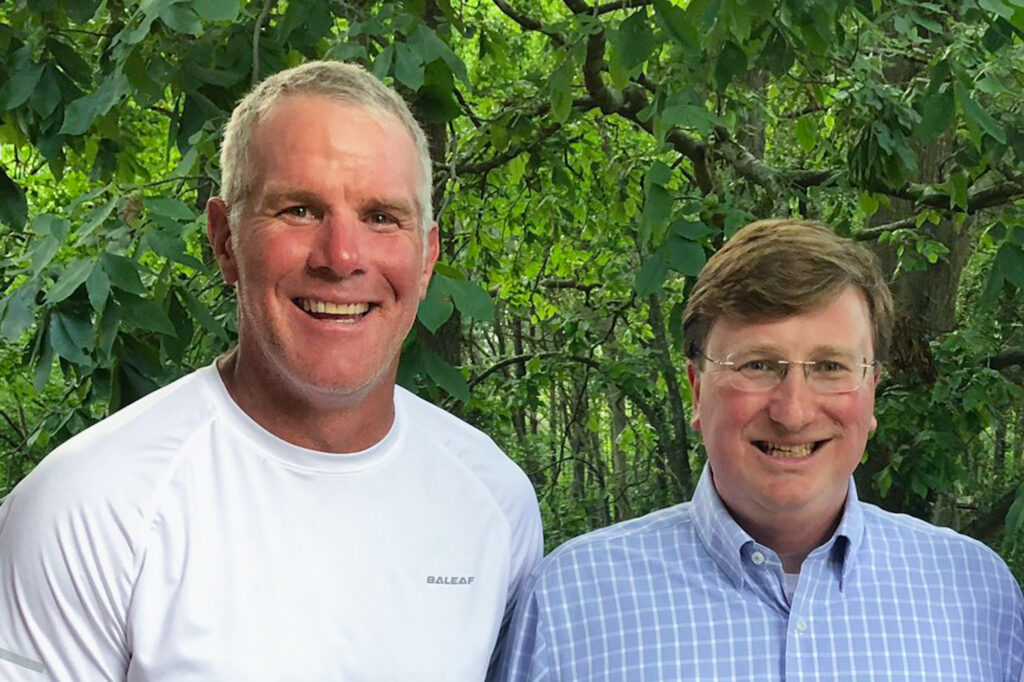 Brett Favre smiling next to Tate Reeves