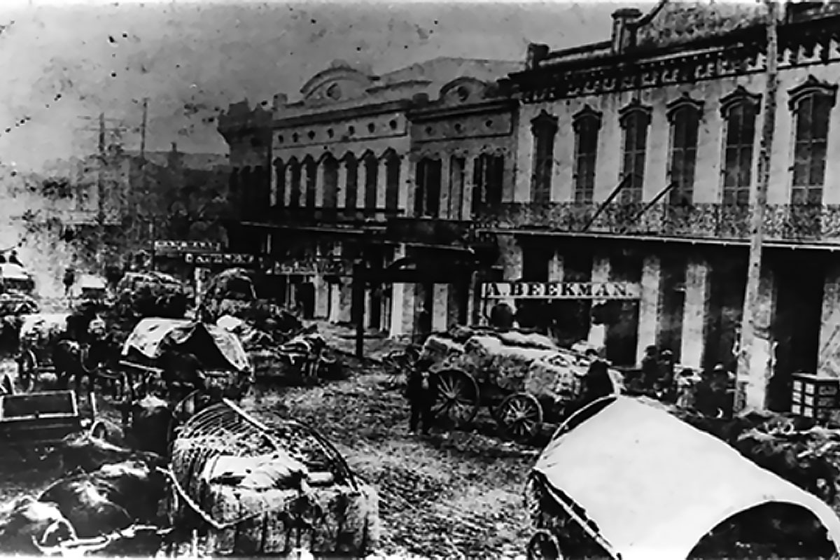 Black and white image of a Natchez street scene