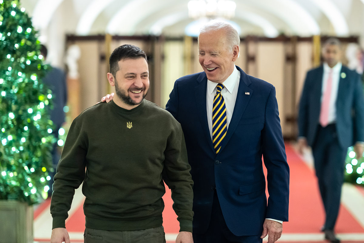 President Joe Biden walks with Ukrainian President Volodymyr Zelenskyy