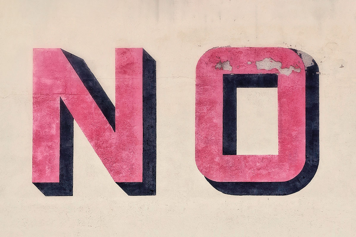 A painted sign that says No in red lettters