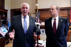 a photo of Kevin Blackwell with Lt. Gov. Delbert Hosemann looking at him