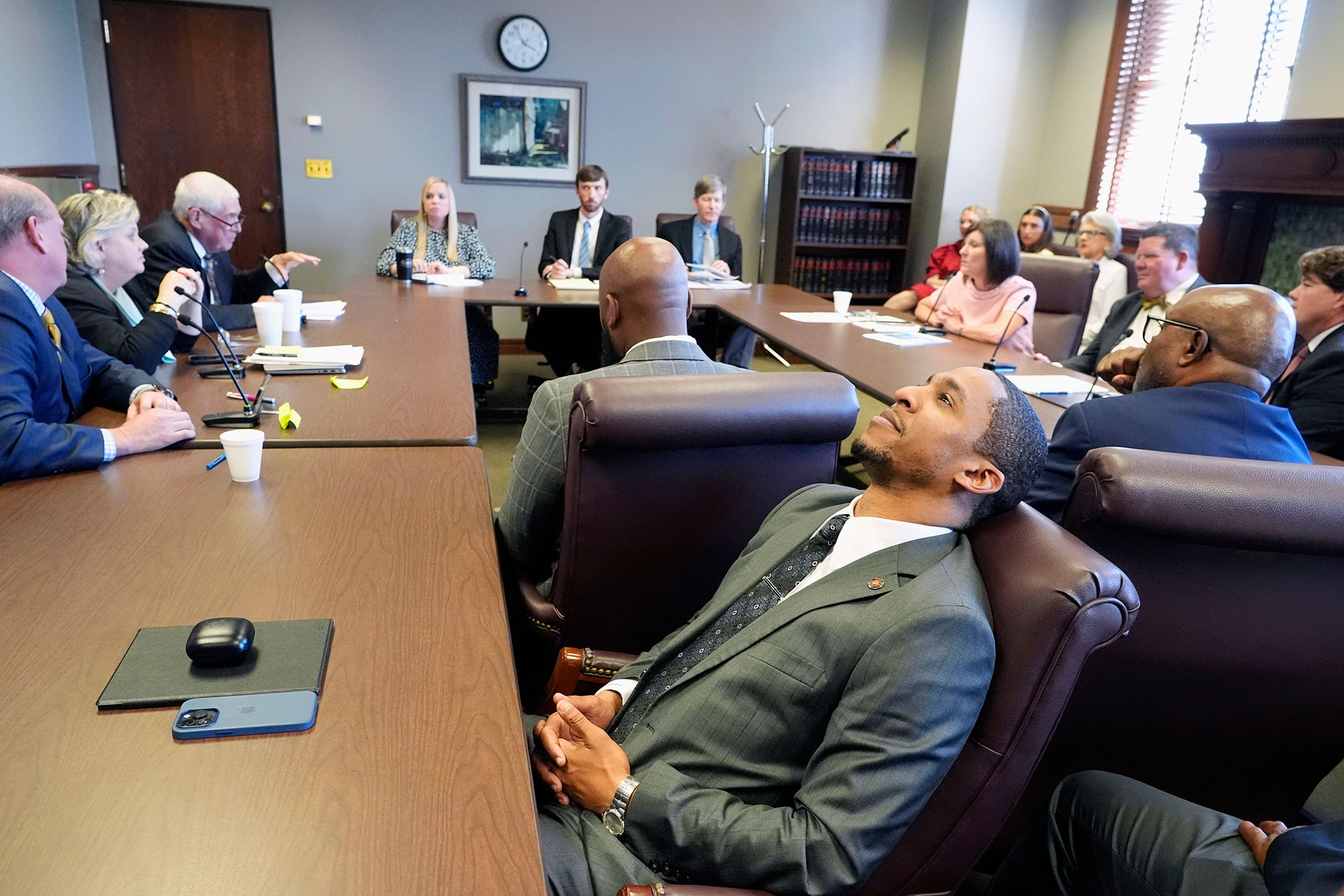 A conference room full of Mississippi Senators discussing