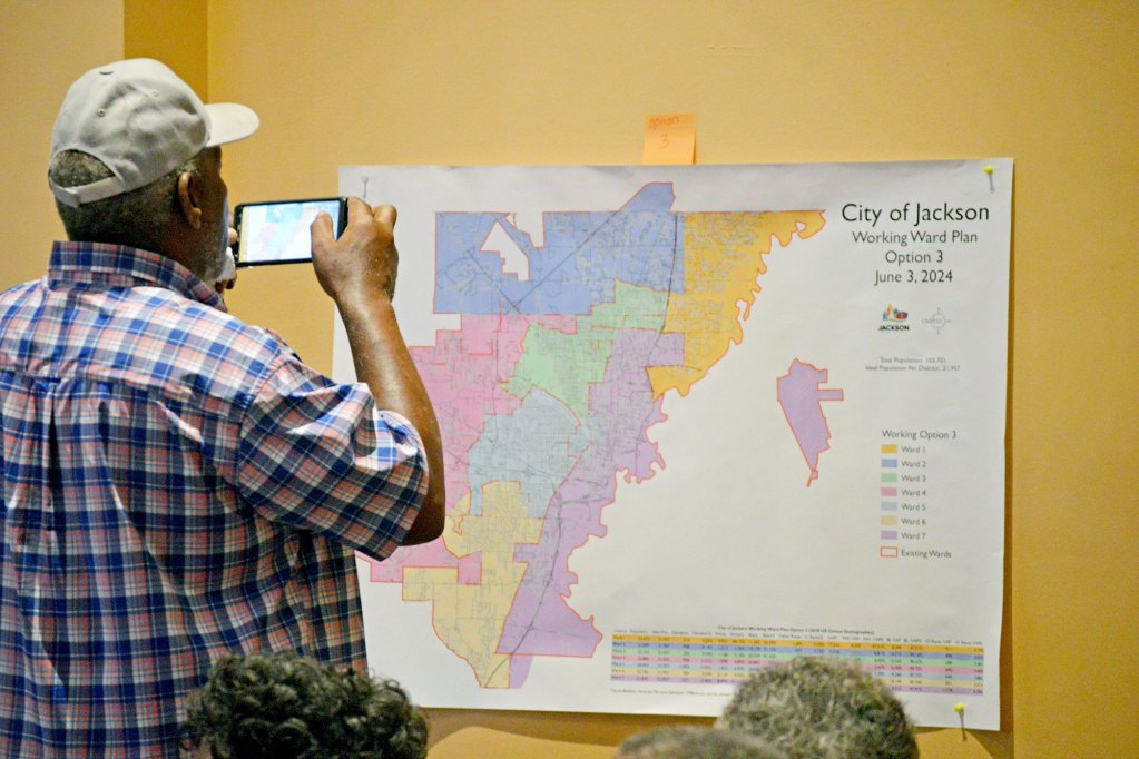 Residents looking at a map of City of Jackson working ward plan option 3
