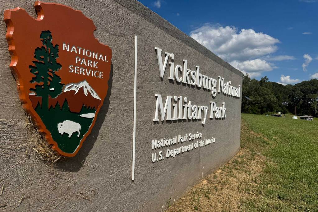 An outside side that reads 'Vicksburg National Military Park' and has the National Park Service logo