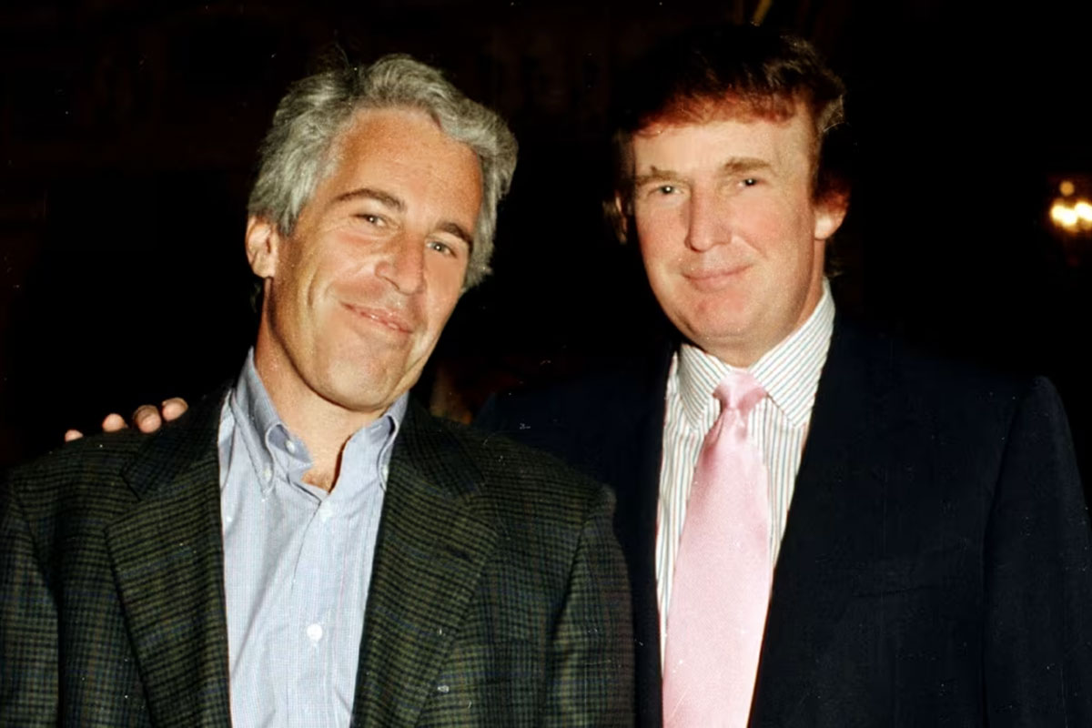 Jeffrey Epstein and Donald Trump post for a photo together