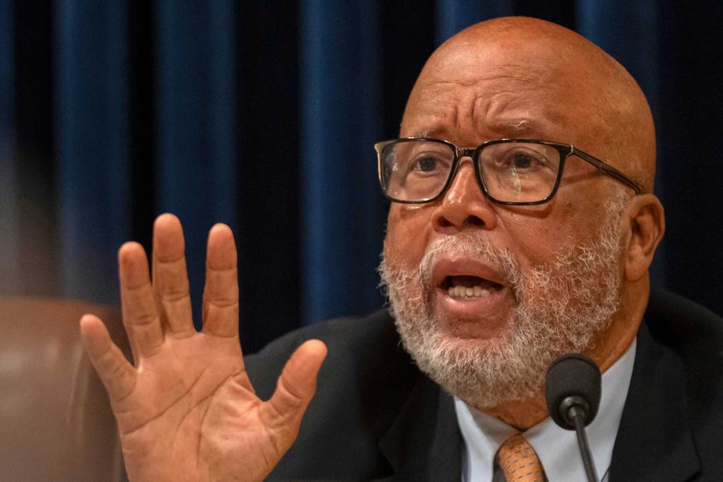 Bennie Thompson, one hand up, speaking at a meeting