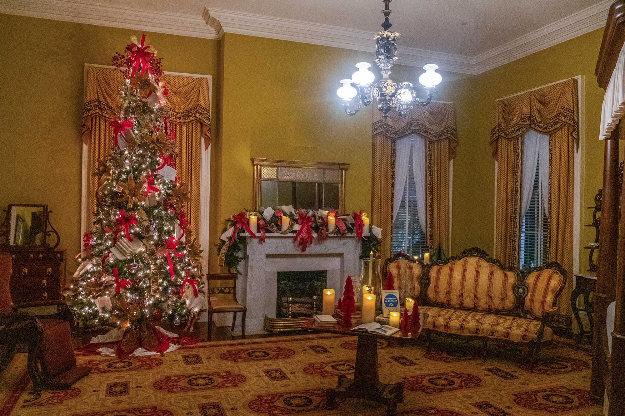 A room in the Mississippi Governor's Mansion, decorated for Christmas with a tree and fireplace decor