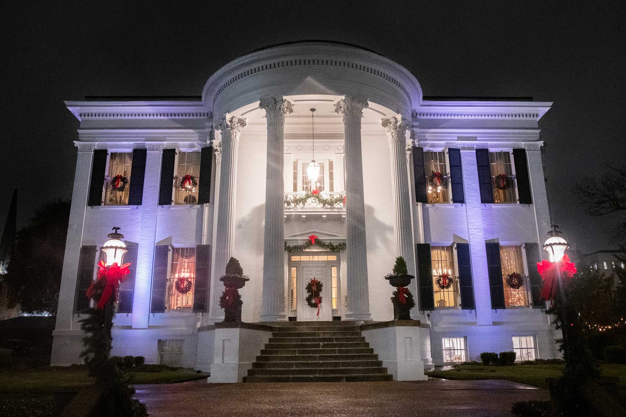 Photos: Touring the Mississippi Governor’s Mansion at Christmas