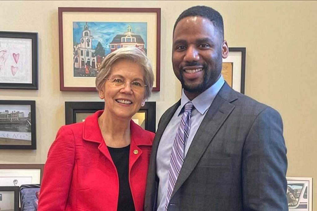 Senator Elizabeth Warren and Evan Turnage pose together inside an office
