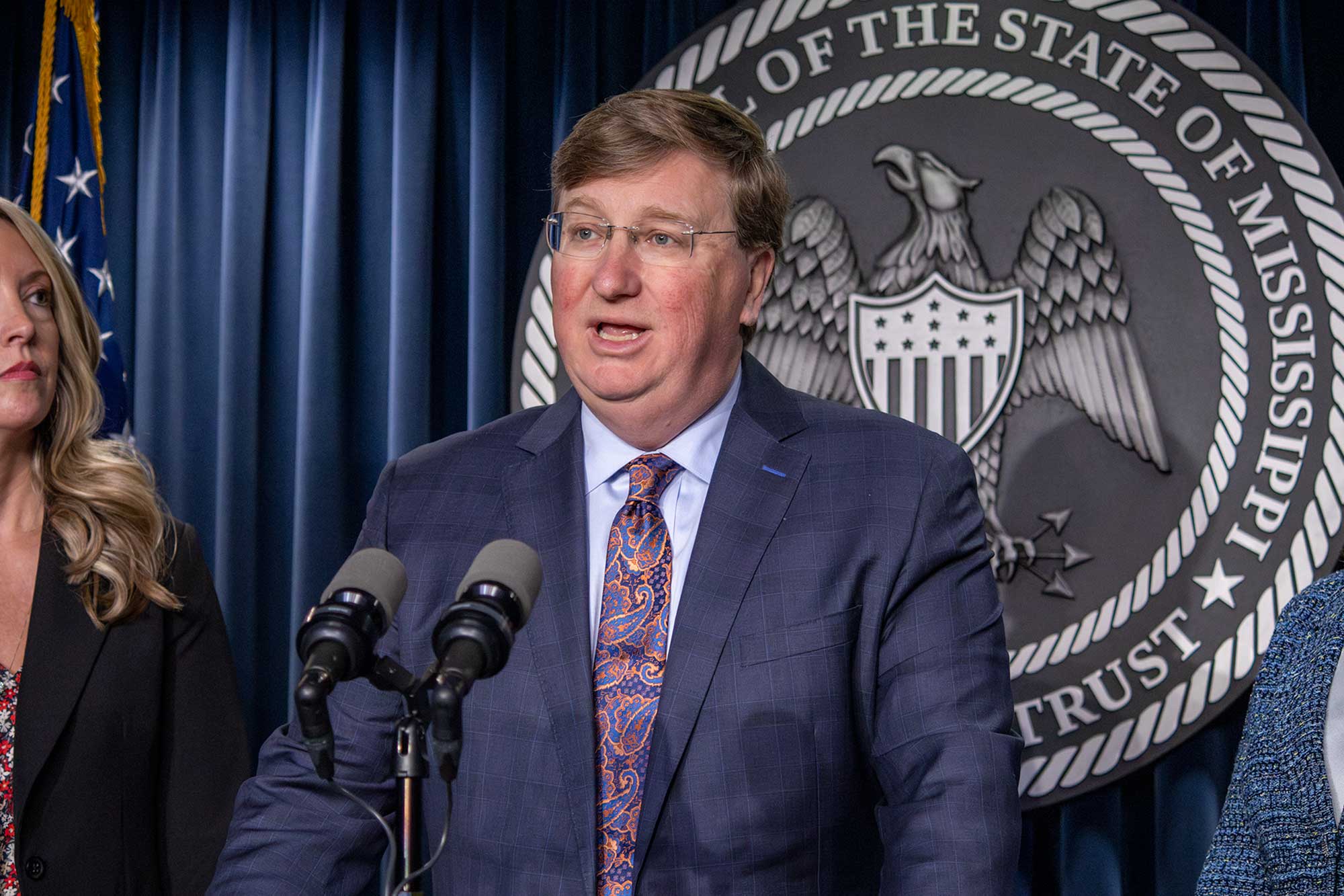 Winter Storm Leaves 180,000 in Mississippi Without Power; 70 School Districts Close