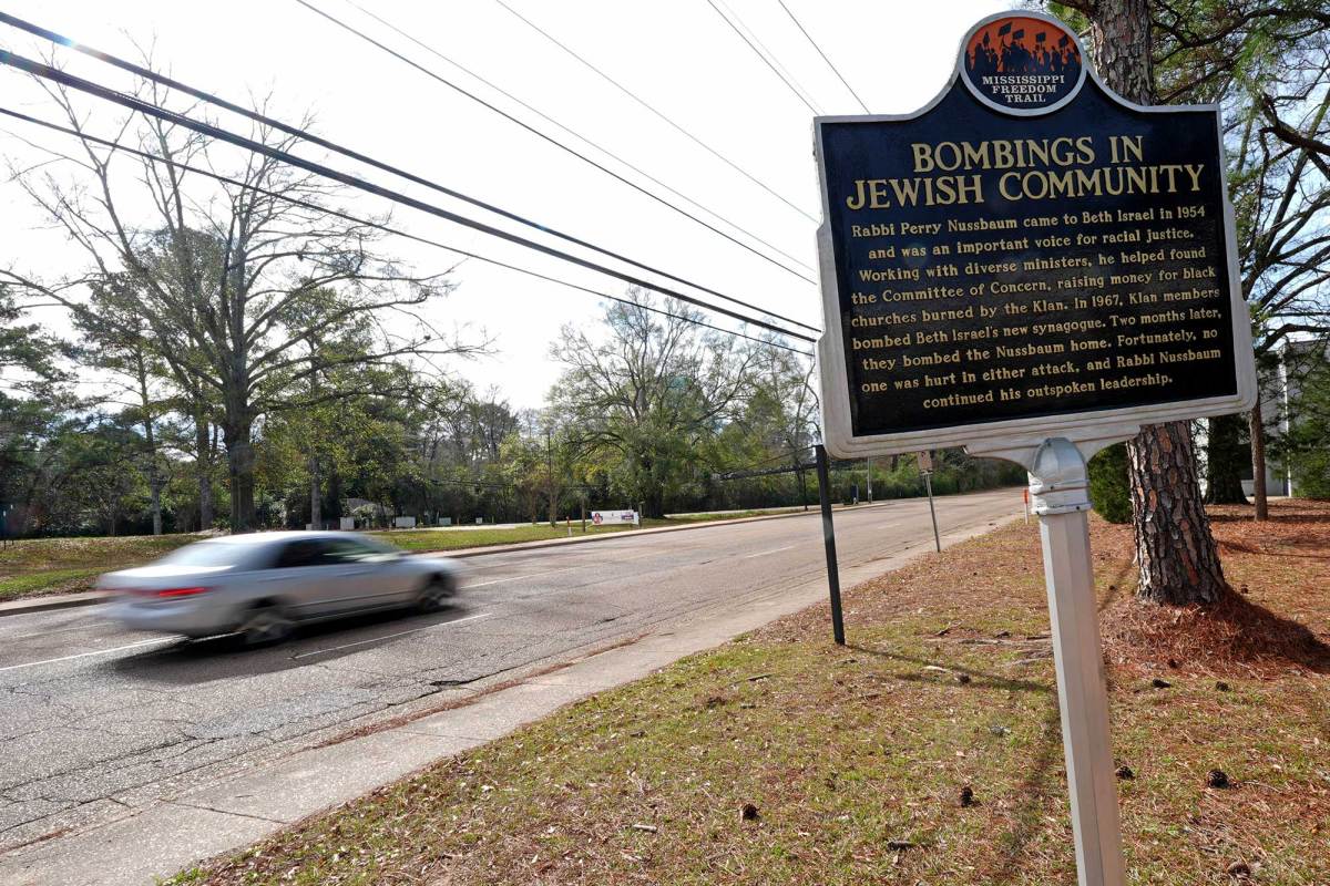 A Mississippi Freedom Trail sign titled "Bombings in Jewish Community"