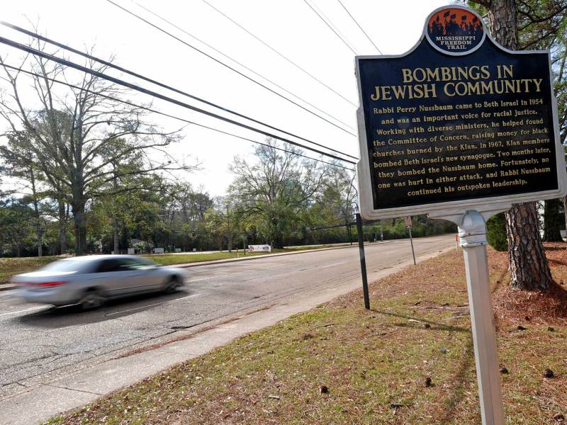A Mississippi Freedom Trail sign titled "Bombings in Jewish Community"