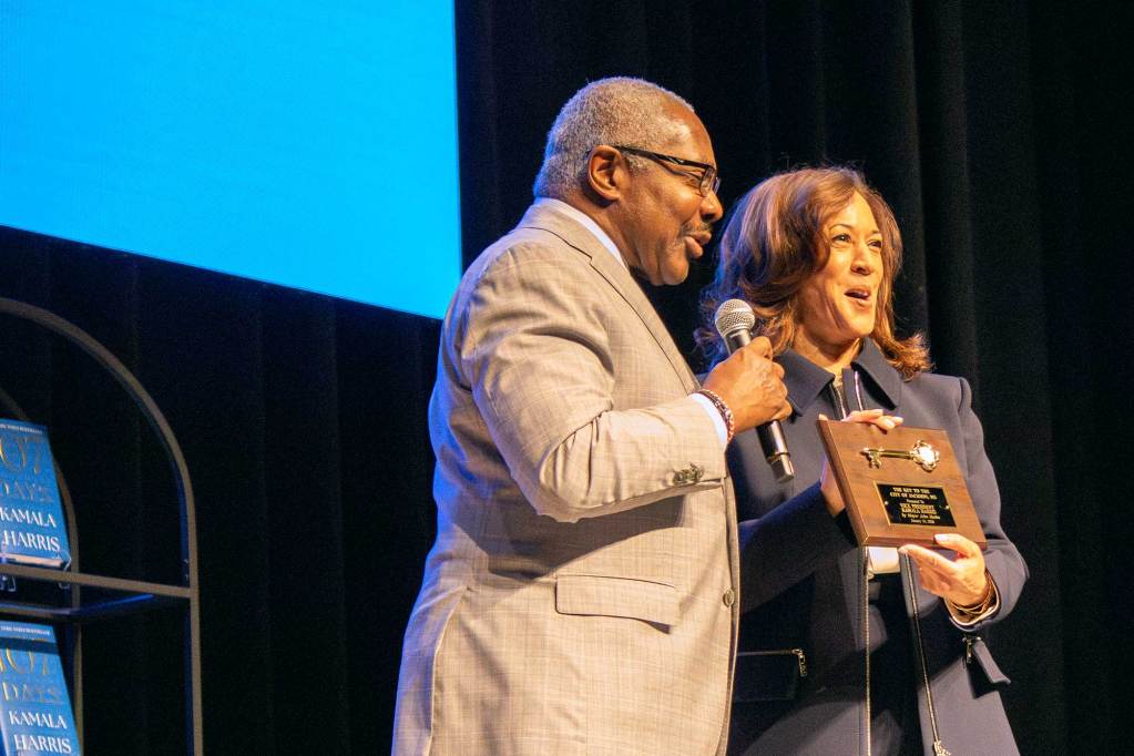 John Horhn presents Kamala Harris with a key to the city