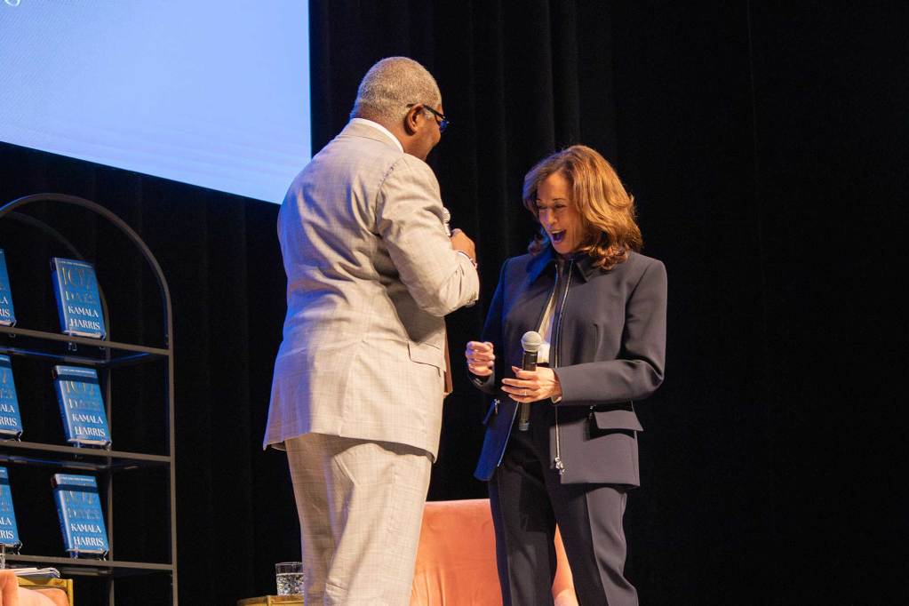 John Horhn presents Kamala Harris with a key to the city