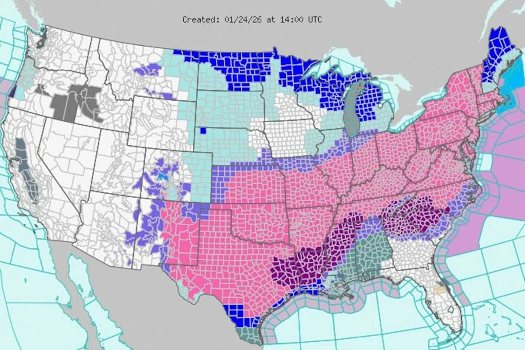 A map of the United States with states and counties marked for warnings for ice, sleet or snow.