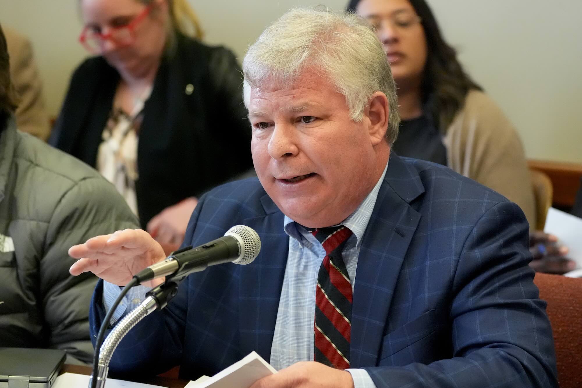 Classroom Cellphone Ban, Other Mississippi Senate Education Bills Appear Dead in House 