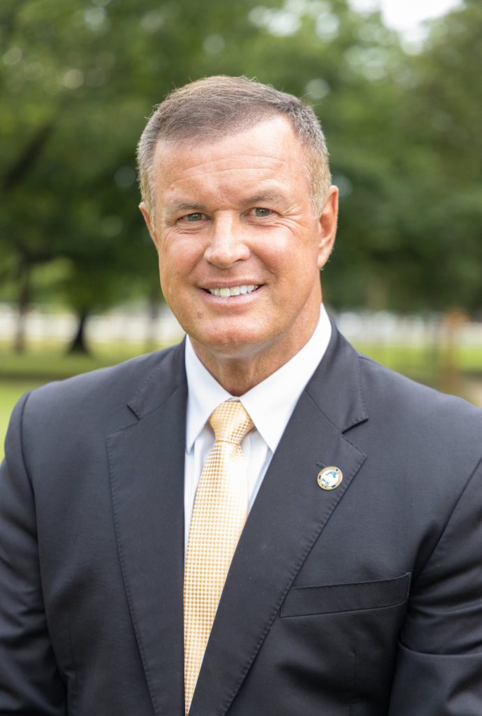 Southaven Mayor Darren Musselwhite in a suit with yellow tie posing for a photo outside