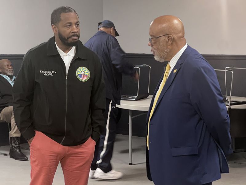 Mayor Kendrick Cox and Bennie Thompson speaking to each other at an event